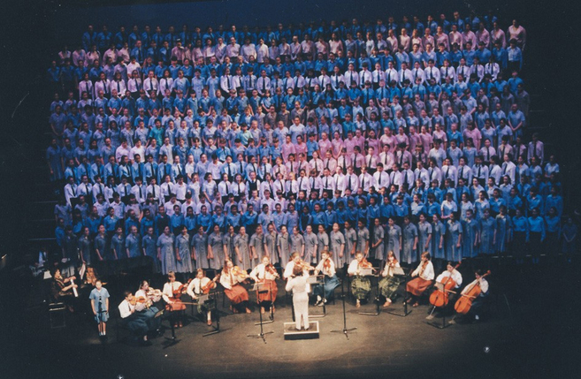 choir2004.jpg